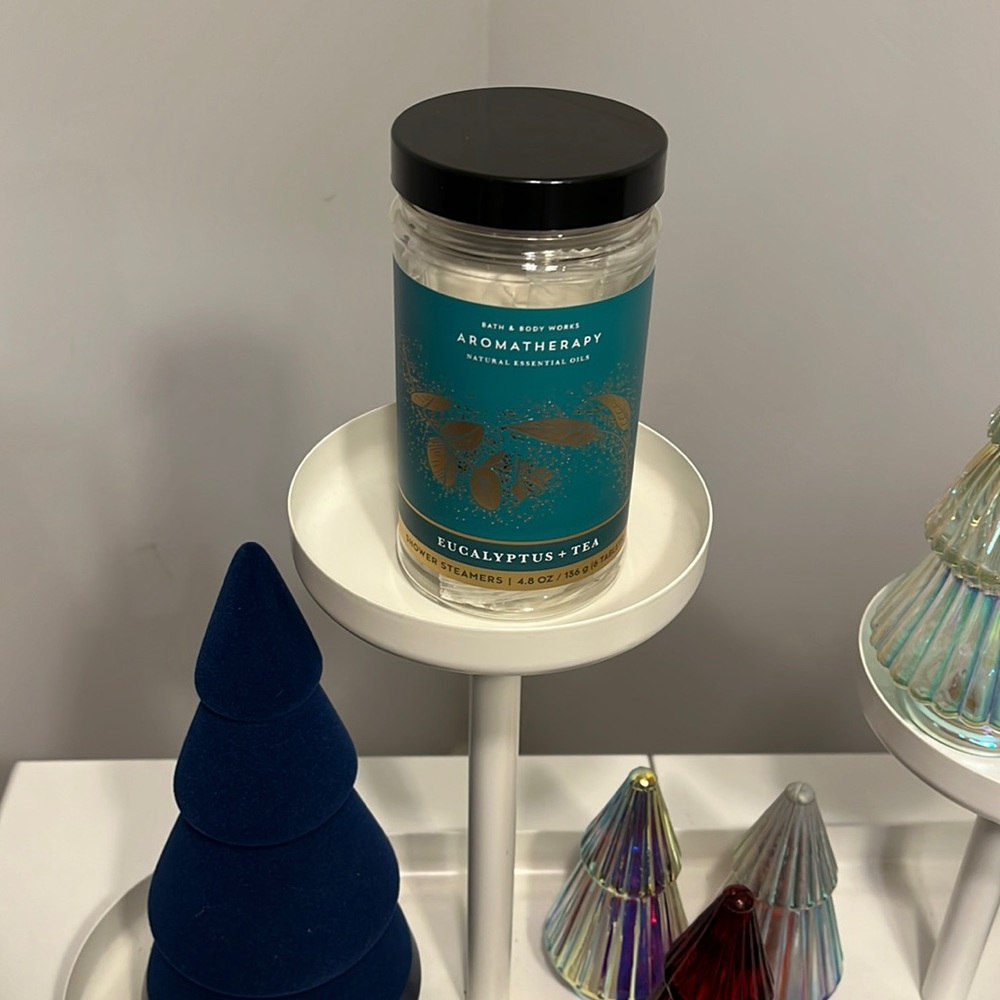 Eucalyptus & tea aromatherapy shower steamers (6) from Bath and Body Works.